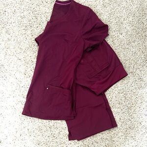 Healing Hands Wine Scrub Set L top and LT bottoms